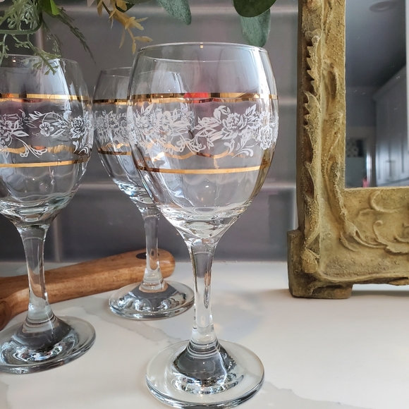 3 Vintage Pasabahce Wine Glasses Swirl with White Embossed Flowers and Gold Ring - Picture 2 of 7